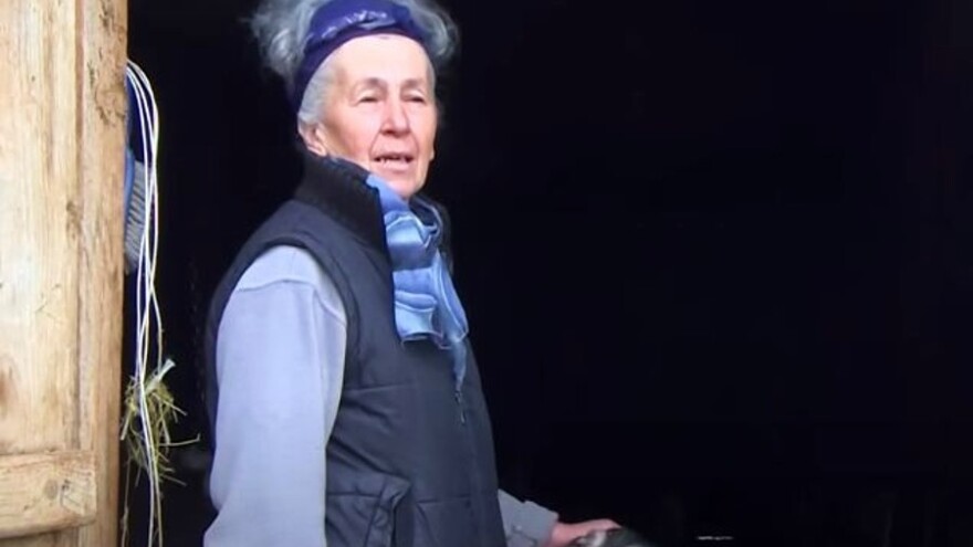 Branka je jedina stanovnica planinskog sela, ima sedam krava i 20 ovaca