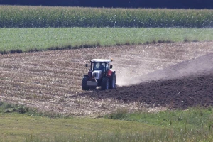 Zaoravanje žetvenih ostataka - najbolja opcija i za zemlju i za farmera