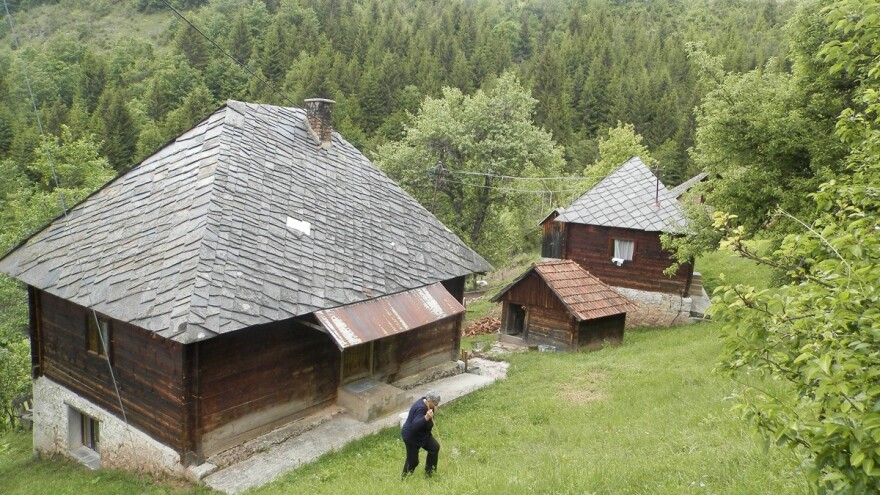 Dok se sela u Srbiji prazne, život se vraća u Ojkovicu iznad Zlatarskog jezera