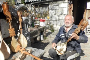 Gusle Tome Obućine gude o junaštvu širom sveta