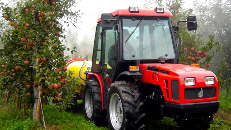 Traktor Agromehanika AGT 850/860 NR