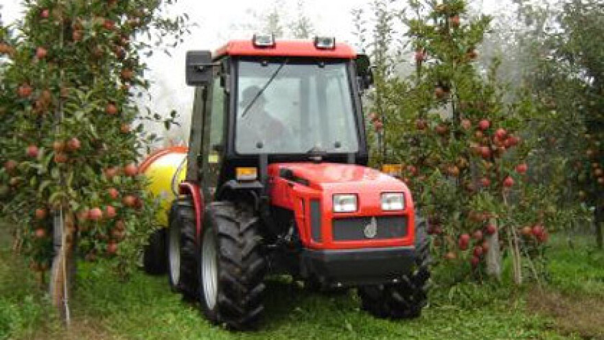 Traktor Agromehanika AGT 850/860 T