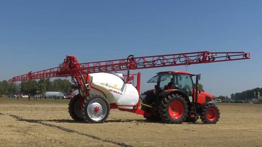 Robusna prskalica AGS ima zahvat 21 metar