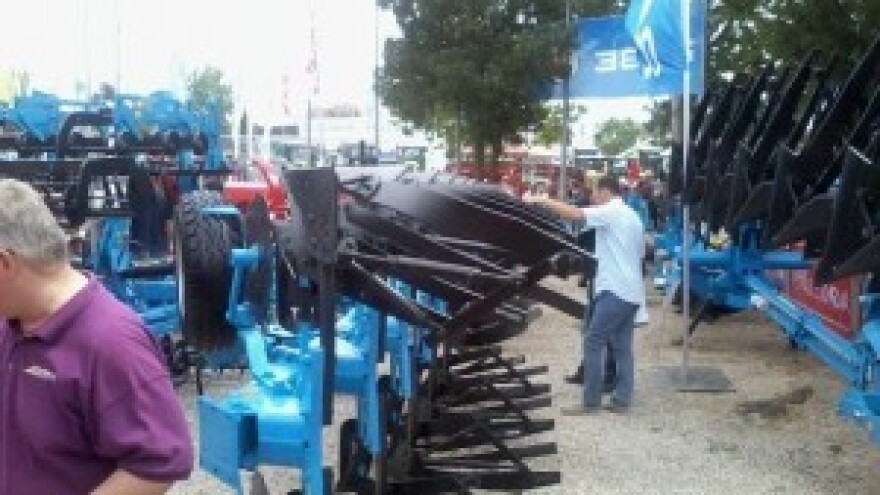 Izlažu i pokazuju u radu 15 brandova!