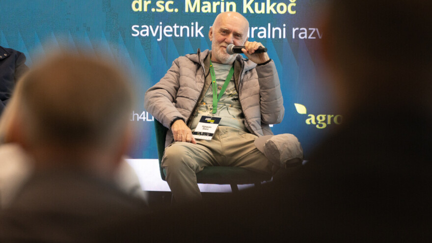 Ako Luku do osmog razreda ne zainteresirate za poljoprivredu – ode on na TikTok, a ne na traktor