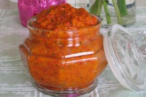 Tradicionalni recepti za spremanje ajvara i kečapa