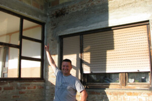Već 28 godina pčele im žive iznad dnevnog boravka