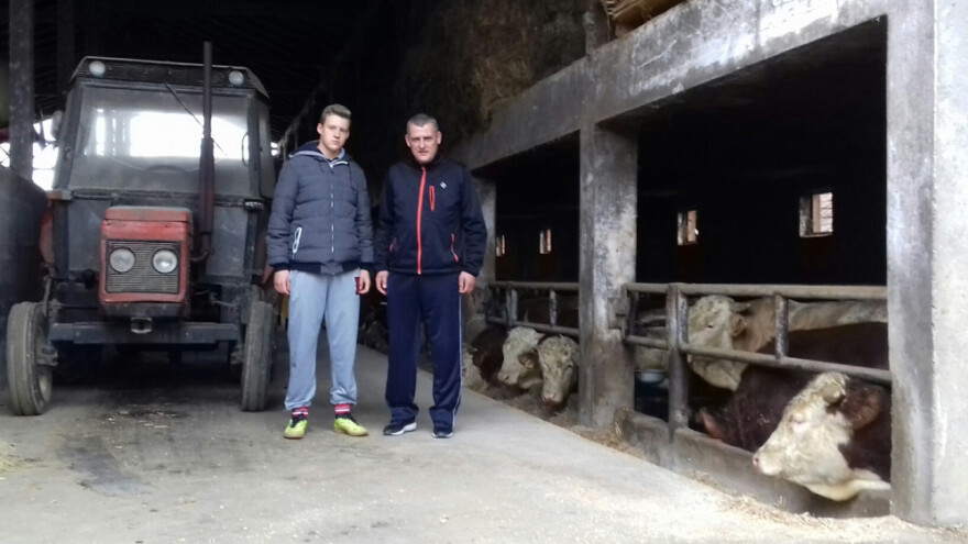 Junad hrane zdravom hranom s vlastitih oranica i livada