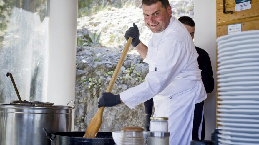 Skradinski rižot priprema se 12 sati, a posebnost leži u obiteljskoj tradiciji