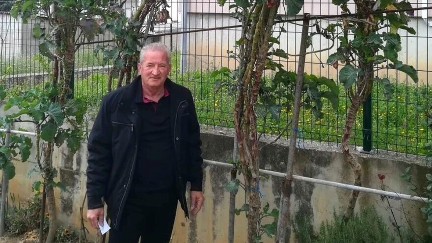 Uzgojio raštiku od 4 metra, dođe mu k'o kućni ljubimac