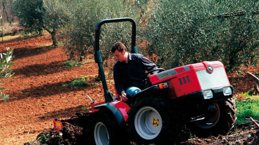 Traktor Antonio Carraro Tigre Country