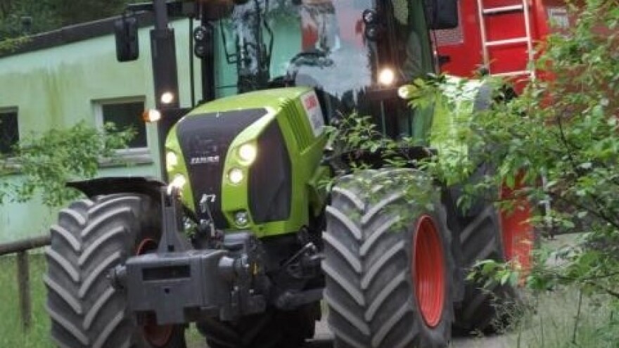Traktor Claas ARION 600