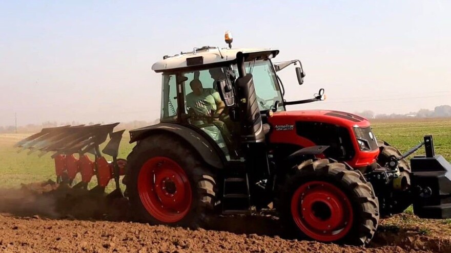 ArmaTrac spreman za EU tržište: Na Toty stižu 1254 LUX CRD4 i 1004 LUX CRD4 PowerShutlle