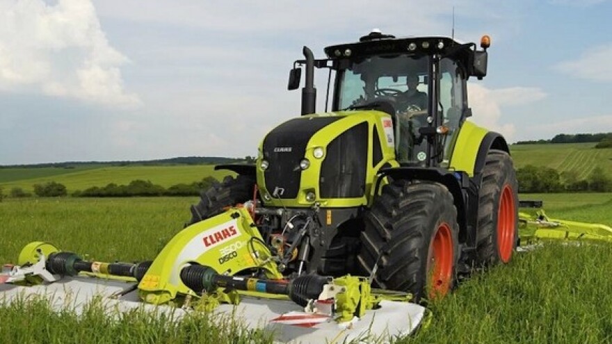Traktor Claas AXION 900