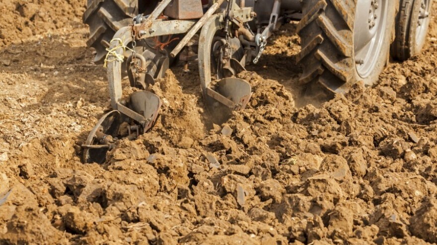 Bakreni plug: SF ili budućnost obrade zemlje?