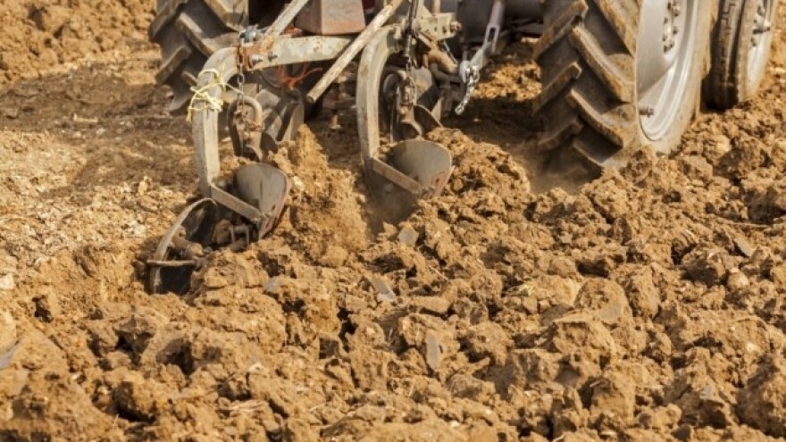 Bakreni plug: SF ili budućnost obrade zemlje?