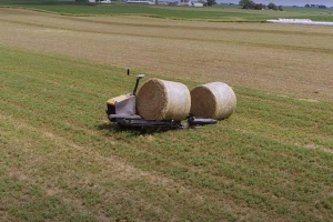 Prije 50 godina proizveli su svoju prvu balirku - za godišnjicu predstavili robot za skupljanje bala