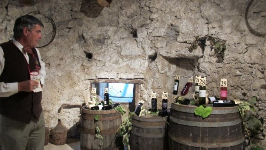 Bela nedeja i mlado vino