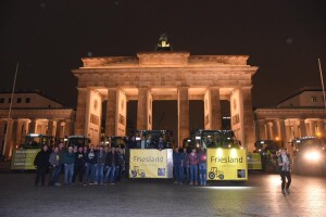 Berlin blokiran traktorima - farmeri poručuju: Umorni smo jer nas za sve krive