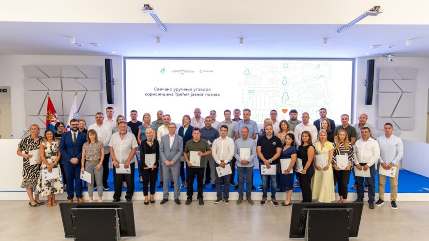 Dodeljeni ugovori vredni 13 miliona evra. Glamočić: Želimo da selo ima iste šanse kao grad