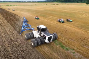 Vraća se bijela grdosija - stiže novi traktor Big Bud 640?