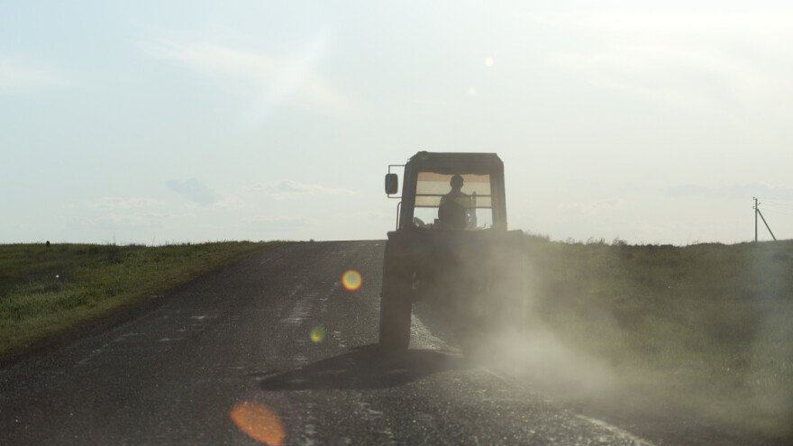 Pedesetogodišnjak s 4,17 promila sletio u jarak, a mladić (22) traktorom prignječio putnika
