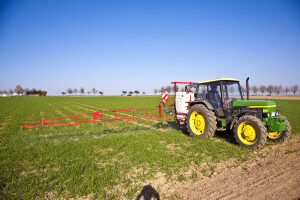 Porezna olakšica od 2.500 eura za francuske farmere koji neće koristiti glifosat