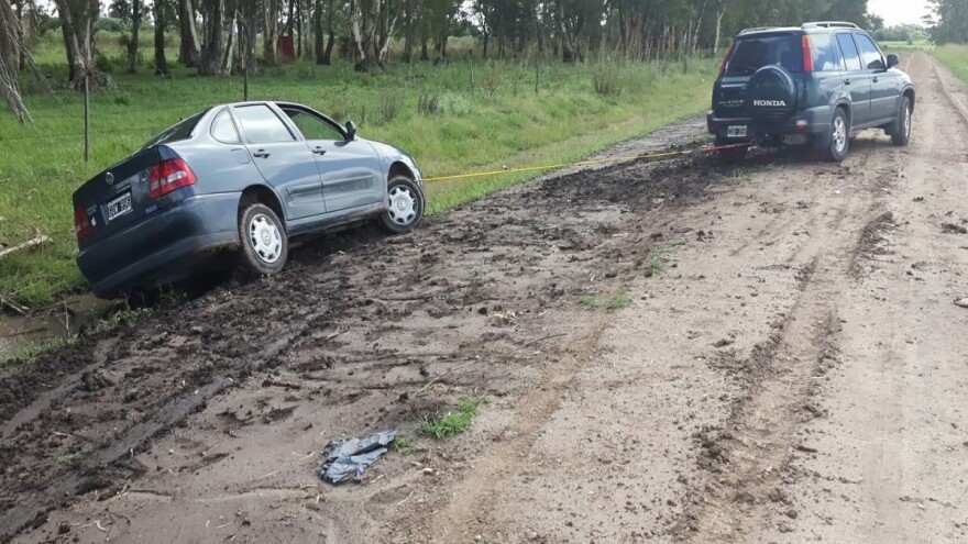 Blato na asfaltu ugrožava bezbednost - odgovornost na poljoprivrednicima, ali i vozačima