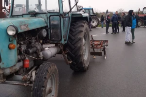 Protest: Realizacija kredita, isplata subvencija po hektaru po prijavi, pšenica 28 dinara...