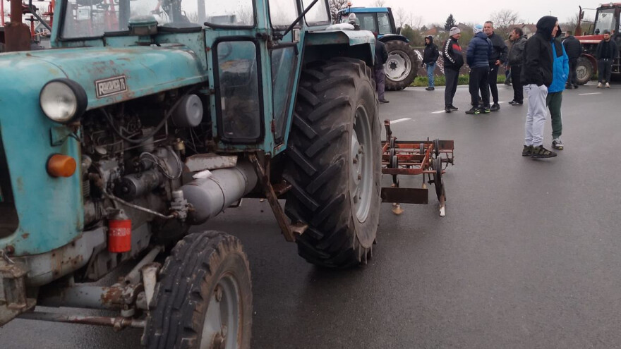 Protest: Realizacija kredita, isplata subvencija po hektaru po prijavi, pšenica 28 dinara...