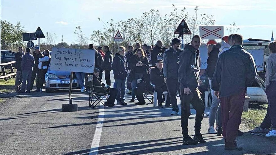 Blokirali put zbog zabrane drumskog saobraćaja preko mosta na Tamišu