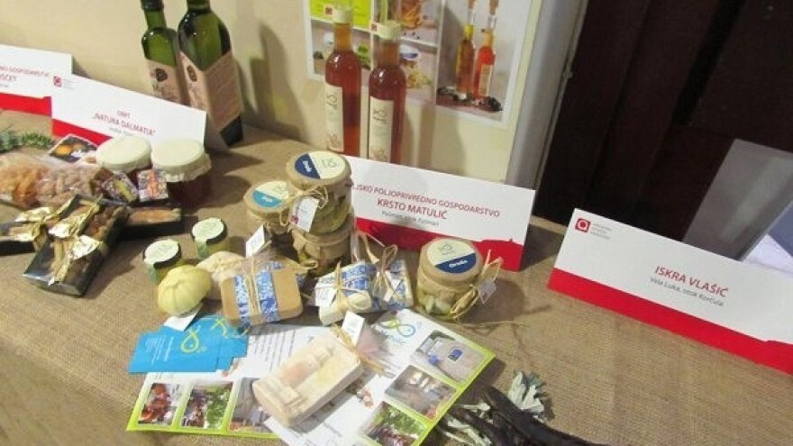 Božićni sajam otočnih proizvoda u Tkonu