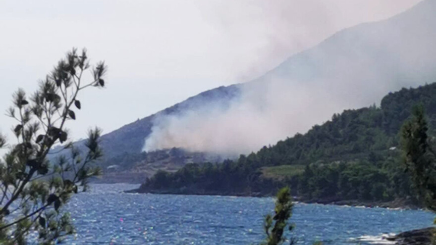 Prestanimo paliti vatru! Samo jučer kod Vodica opožareno je 250 ha borove šume i smrike