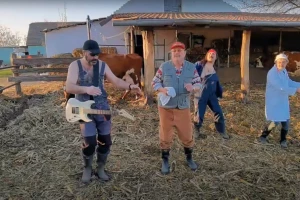 Bracika loves Konstrakta: Krava jede samo seno, drugo ništa ne dajemo jer nemamo