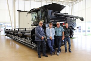 Mladi Farmeri prvi u svijetu imali priliku vidjeti kako se proizvodi kombajn Massey Ferguson IDEAL!