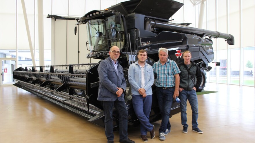 Mladi Farmeri prvi u svijetu imali priliku vidjeti kako se proizvodi kombajn Massey Ferguson IDEAL!