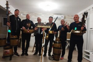 Autor pjesme 'Croatio iz duše te ljubim' piše i za glazbala od poljoprivrednih alata!
