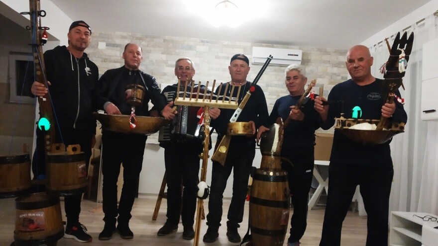 Autor pjesme 'Croatio iz duše te ljubim' piše i za glazbala od poljoprivrednih alata!