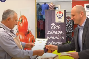 Na osječkoj tržnici dodijeljeni certifikati Proizvodi hrvatskog seljaka