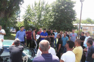 Malinari na  nogama, podržava ih i ministar Dedić