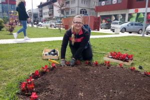 Čila Zorad zapuštene vrtove pretvara u male rajske bašte