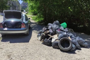 Može li bez toga? Ribiči iz kanjona Cetine ponovno izvukli tridesetak vreća smeća