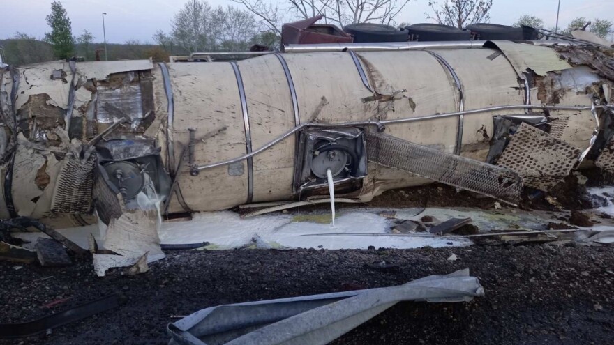 Prevrnula se cisterna, u jarak se izlilo 23.000 litara mlijeka