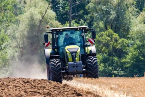 Nastavljen pad prodaje traktora, no i rast potražnje onih manje snage