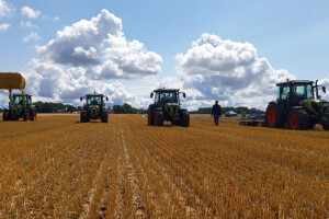 CLAAS predstavio tri nove serije kompaktnih traktora: Elios 200, Elios 300 i Axos 200