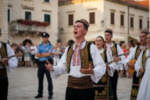 Čolaković nije bećarcem uvrijedio policajku