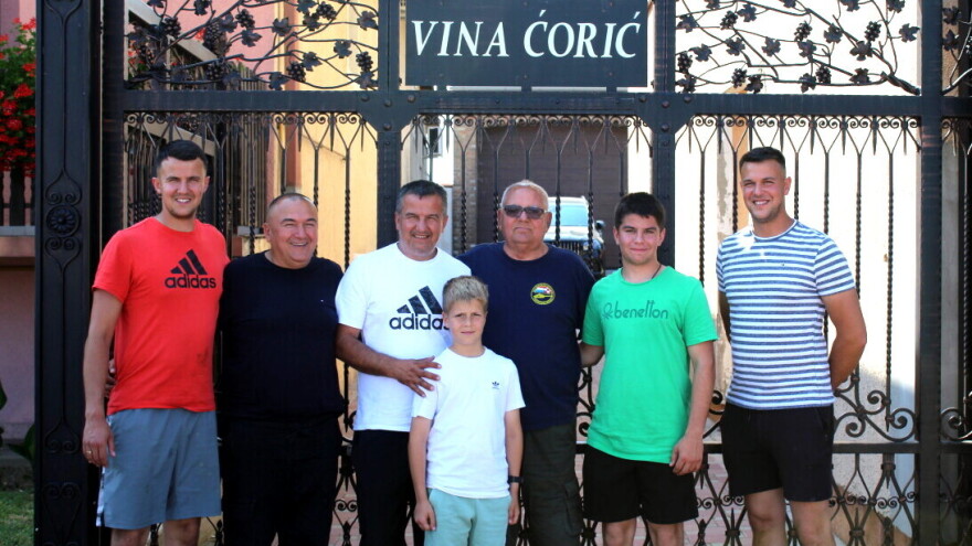 Briljiraju u ratarstvu i vinarstvu, ali obitelj Ćorić kažu, ima i najveću privatnu ergelu lipicanaca u RH