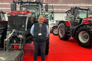 Traktori zvijezde CroAGRO-a: Od oldtimera do najmodernijih oduševljavaju posjetitelje