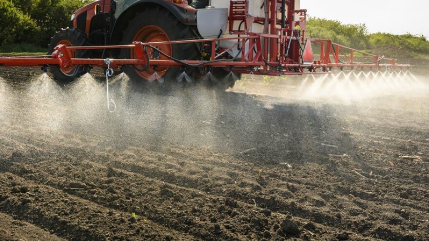 U Francuskoj do početka iduće godine djelimično zabranjeno korištenje glifosata
