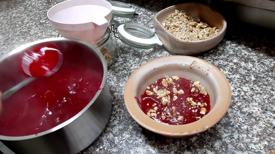 Vranjanski slatkiš crvenac - pravi se sa kukuruznim skrobom